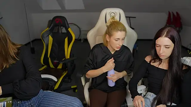  Lili 054 online show from November 26, 2025, 11:22 am