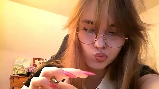 SiIver Dawn online show from October 11, 2025, 1:31 pm