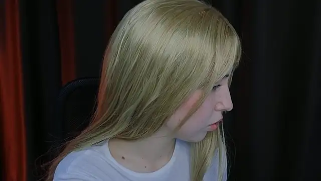 YukiMisa online show from November 19, 2025, 3:12 pm