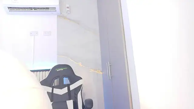 Sammy Lovee online show from September 19, 2025, 7:25 pm