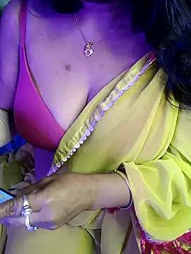 monaa-darling online show from October 31, 2025, 8:54 pm