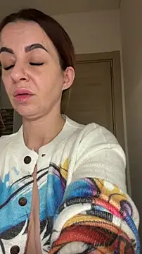 Roxanne Skye online show from November 22, 2025, 4:33 am