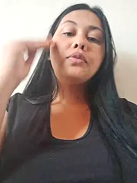Snapshot of Alessandraa- chatting on June 21, 2026, 6:32 pm Alessandraa- online show from June 21, 2026, 6:32 pm