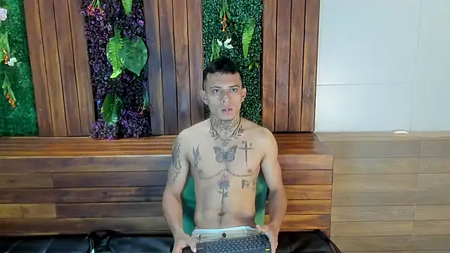 MrJustin  online show from September 15, 2025, 8:20 pm