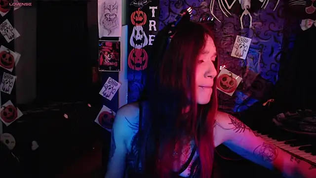 lilithword online show from October 19, 2025, 1:12 pm