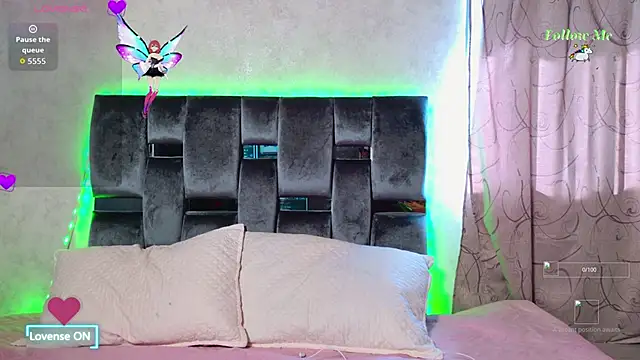 Luna sophya online show from October 19, 2025, 7:36 pm