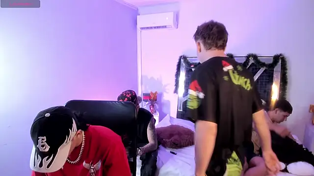 Snapshot of Handsomeboyss19 chatting on December 16, 2025, 2:27 am Handsomeboyss19 online show from December 16, 2025, 2:27 am