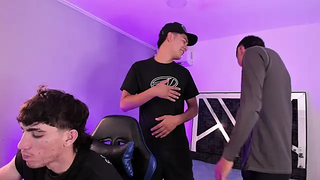 Snapshot of Handsomeboyss19 chatting on February 6, 2026, 2:05 am Handsomeboyss19 online show from February 6, 2026, 2:05 am