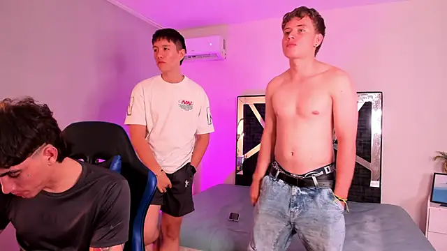 Snapshot of Handsomeboyss19 chatting on February 18, 2026, 3:02 am Handsomeboyss19 online show from February 18, 2026, 3:02 am