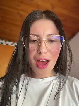 Mia salinass online show from March 23, 2026, 8:02 pm