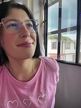 Mia salinass online show from April 21, 2026, 7:28 pm