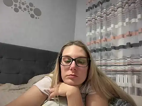 NikexPretty online show from October 4, 2025, 6:06 pm