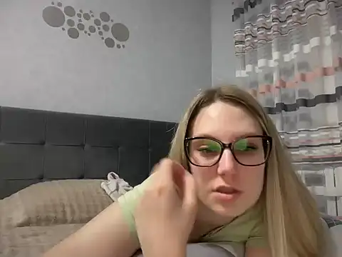 NikexPretty online show from April 22, 2026, 6:53 pm