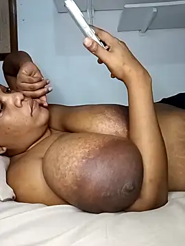 HappygalTheQueen online show from February 5, 2026, 7:29 pm