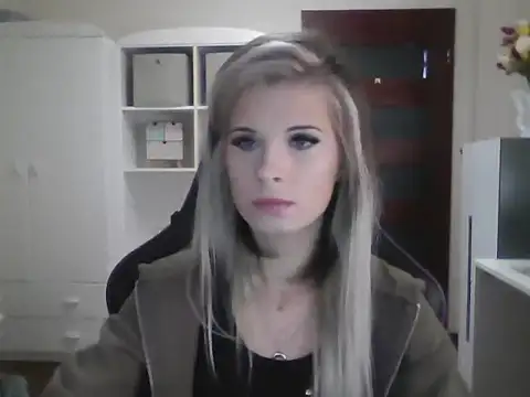 KristineGlow online show from October 3, 2025, 6:10 am