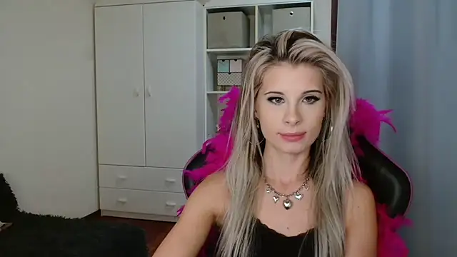 KristineGlow online show from October 21, 2025, 6:19 pm