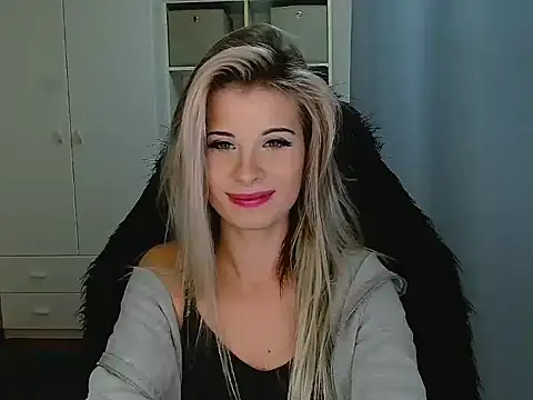 KristineGlow online show from November 17, 2025, 3:18 pm