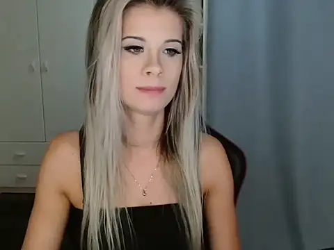 KristineGlow online show from December 5, 2025, 7:21 pm