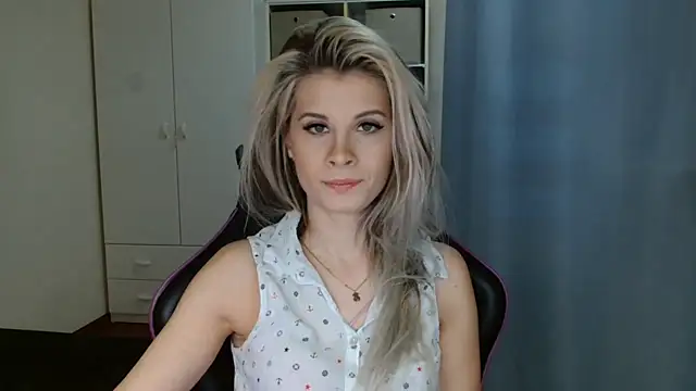 KristineGlow online show from March 11, 2026, 7:14 am