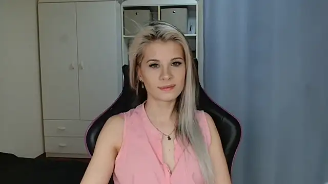 KristineGlow online show from April 23, 2026, 6:14 am