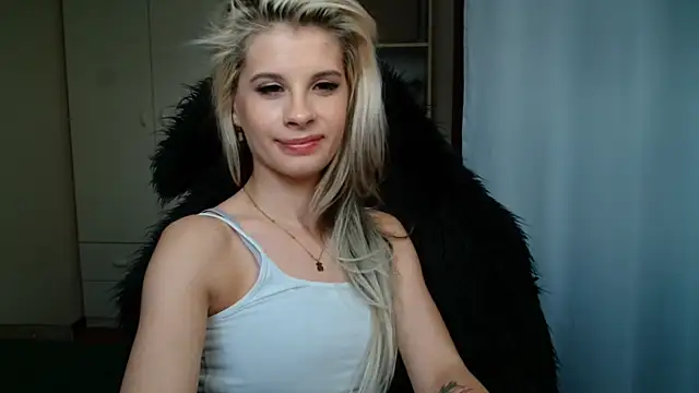 Snapshot of KristineGlow chatting on June 30, 2026, 6:20 pm KristineGlow online show from June 30, 2026, 6:20 pm
