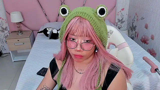 SafiroAgataaa online show from September 28, 2025, 8:20 am