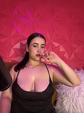 Snapshot of Pinkichloe chatting on May 22, 2026, 2:44 pm Pinkichloe online show from May 22, 2026, 2:44 pm