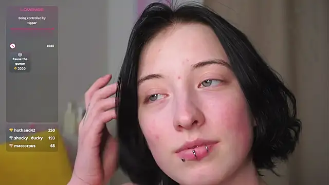 JuanaFriesz online show from April 1, 2026, 3:20 pm