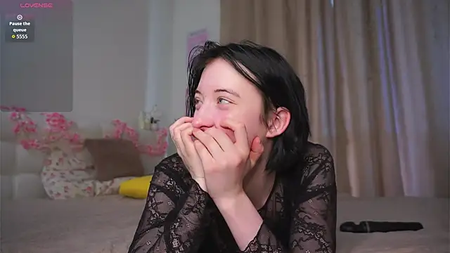 JuanaFriesz online show from April 2, 2026, 9:07 am