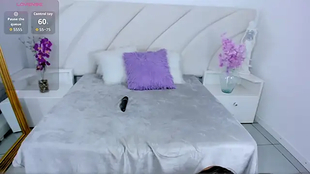 VeraGarnier online show from October 25, 2025, 2:13 pm