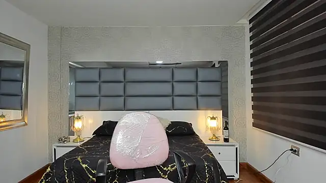 Lucia jane online show from November 26, 2025, 7:48 pm