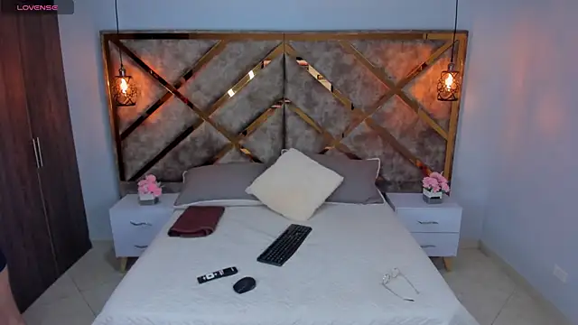 Lucia jane online show from April 18, 2026, 8:20 pm