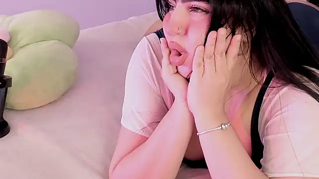 Camila Matinez  online show from September 15, 2025, 12:54 am