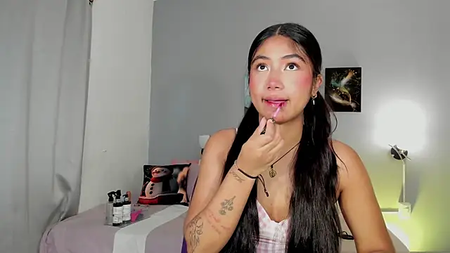 KimTayloor1 online show from November 20, 2025, 7:35 pm