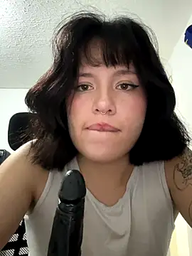 aliciia 23 online show from September 28, 2025, 5:35 am