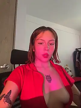 aliciia 23 online show from April 15, 2026, 10:32 pm