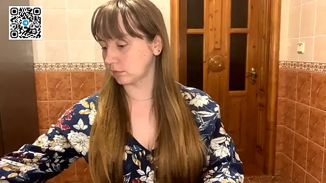 MaroonMoon  online show from September 10, 2025, 7:14 pm