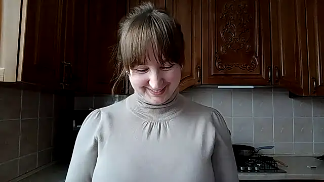 MaroonMoon  online show from April 9, 2026, 1:05 pm