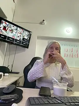 Sun Sooll  online show from April 29, 2026, 10:49 pm