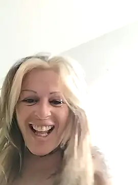 canariamorbosa online show from November 5, 2025, 8:36 am