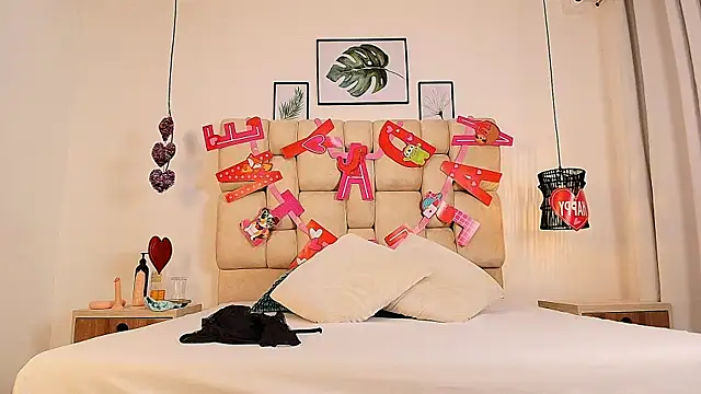 elizawiliamst online show from September 20, 2025, 12:28 pm