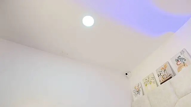 elizawiliamst online show from April 20, 2026, 6:20 pm