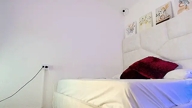 elizawiliamst online show from April 21, 2026, 6:01 pm