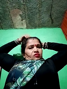 Manavi x online show from December 22, 2025, 4:04 pm