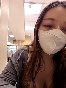 Lovelyanan online show from October 2, 2025, 1:40 pm