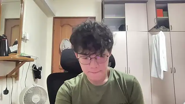Snapshot of Passionatetwink2 chatting on November 1, 2025, 7:32 am Passionatetwink2 online show from November 1, 2025, 7:32 am