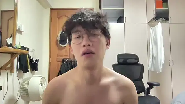 Snapshot of Passionatetwink2 chatting on November 5, 2025, 9:42 am Passionatetwink2 online show from November 5, 2025, 9:42 am