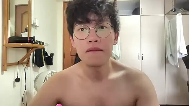 Snapshot of Passionatetwink2 chatting on November 9, 2025, 6:23 am Passionatetwink2 online show from November 9, 2025, 6:23 am