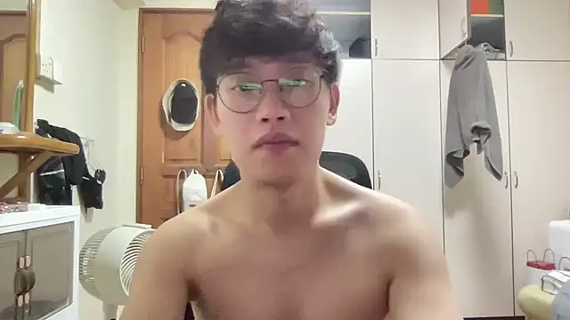 Snapshot of Passionatetwink2 chatting on December 15, 2025, 2:32 pm Passionatetwink2 online show from December 15, 2025, 2:32 pm