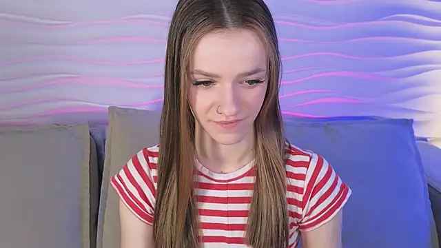 E l i z e  online show from April 22, 2026, 5:10 am